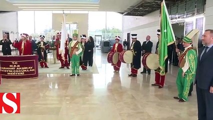 Cumhurbaşkanı Erdoğan�ı Esenboğa Havalimanı�nda Otizmli Özel Sporcular karşıladı