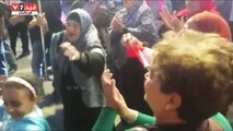 مسنة ترقص احتفالا بفوز السيسي فى الانتخابات أمام قصر القبة