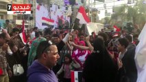 المواطنون يحتفلون بفوز الرئيس السيسى فى ميدان روكسى