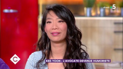 Kee-Yoon : l'avocate devenue humoriste - C à Vous - 02/04/2018