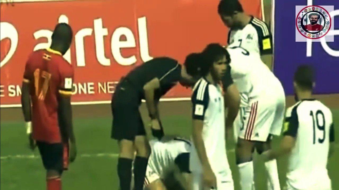 لاعبين حاولو الاعتداء و اصابة محمد صلاح