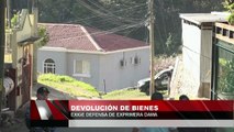 Devolución de bienes exige defensa de ex-primera dama