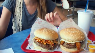 Bembos: Eating Peruvian fast food burgers in Lima, Peru