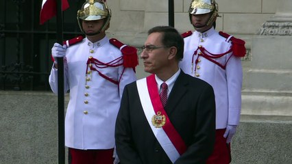 Vizcarra presenta nuevo gobierno en Perú