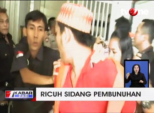 Ricuh Sidang Pembunuhan, Terdakwa Baku Hantam dengan Polisi