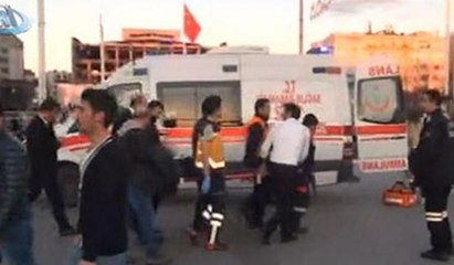 Taksim Metrosu'nda panik... Metro'nun Kapısına sıkıştı