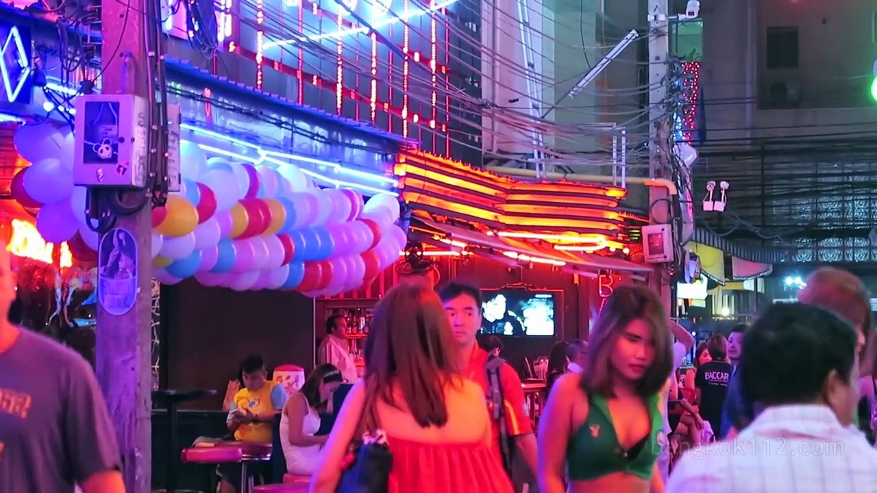 The girls of Soi Cowboy  Bangkok VLOG 45