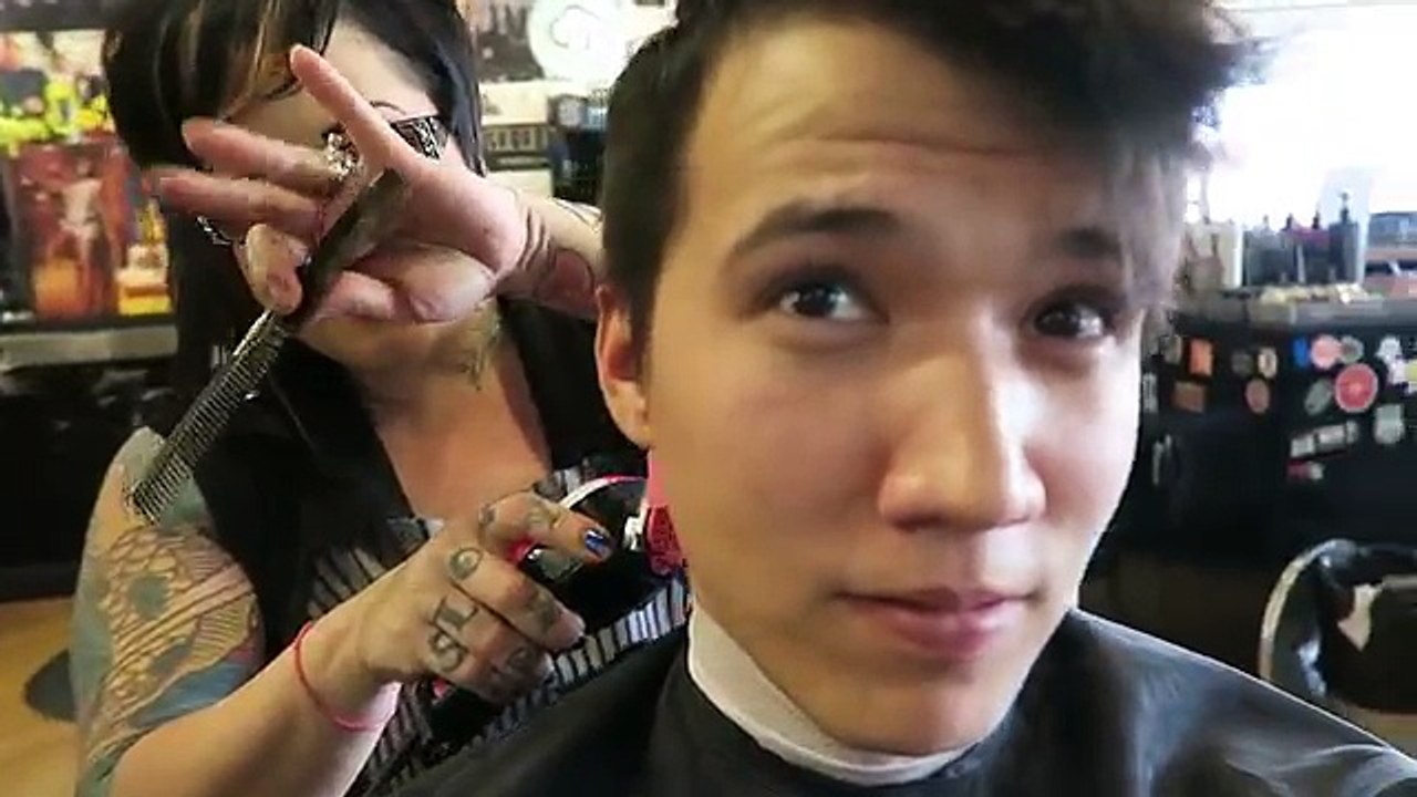 ROI MADE ME EAT A CRICKET!!