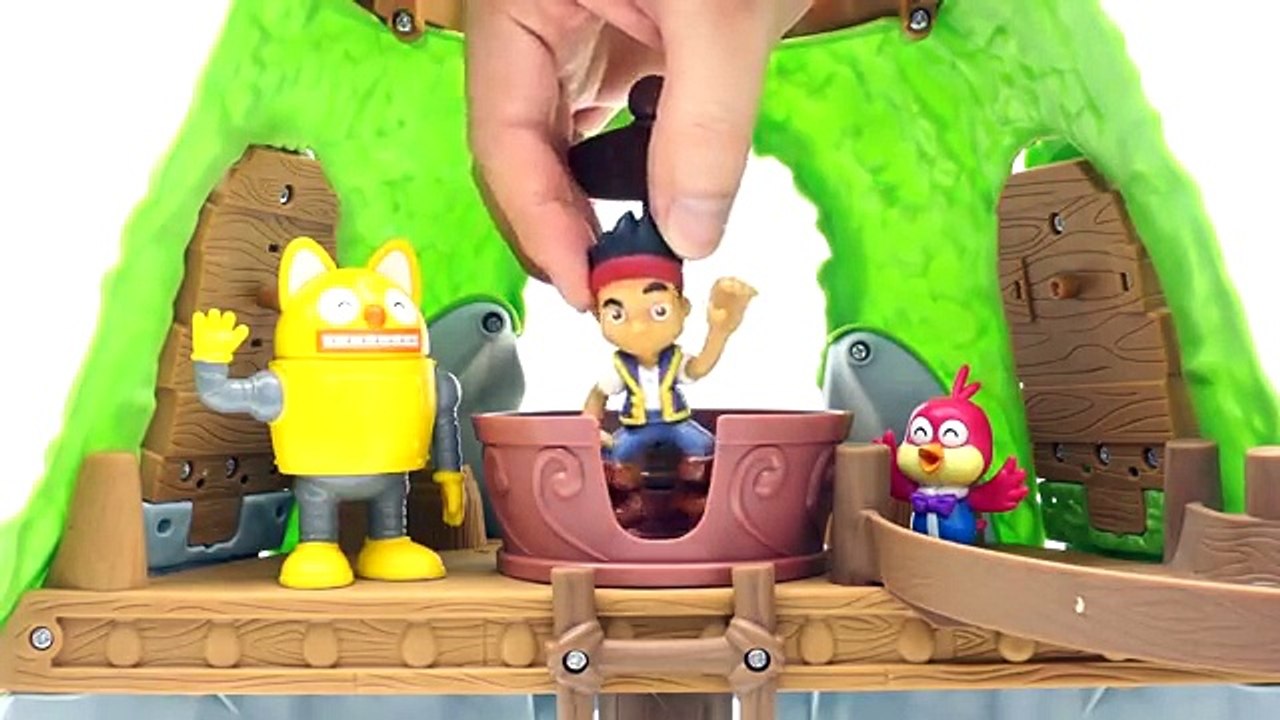 제이크 해적기지에 괴물들이 쳐들어왔어요 Jakes Pirate Base is Under Attack Go Tobot Athlon New Friends