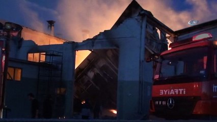 Yumurta viyolü üretimi fabrikasında yangın