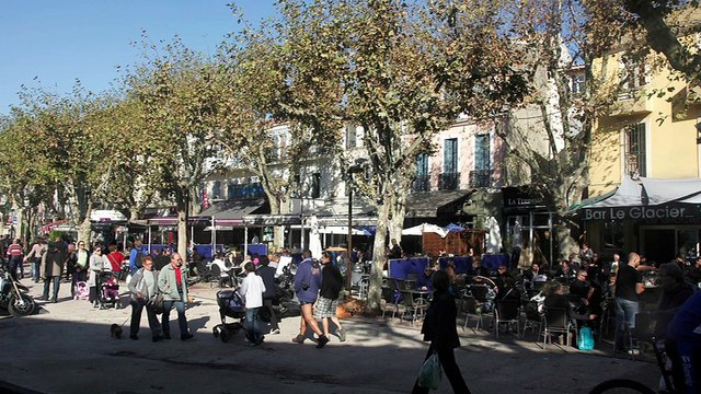 LA REVUE MAG : La revue mag : Hélène Fossati et Caroline Lips