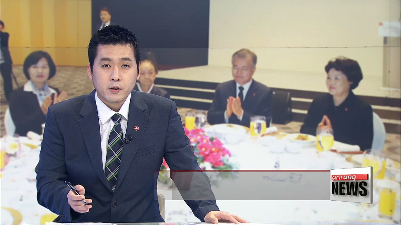 President Moon meets victims' families, pledges to seek complete resolution to Jeju April 3 Incident