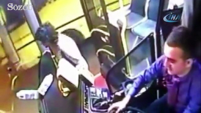 Seyir halindeki halk otobüsünden düşen yolcu ölümden döndü