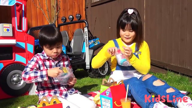 ドライブスルー マック屋さんごっこハッピーセットはいかが？ アイス屋さんごっこ 顔の色が変わる おゆうぎ こうくんねみちゃん