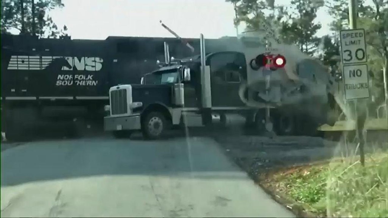 Smartphone-Reporter filmt Zug-Crash