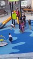 Crianças afastam menino negro em parque infantil e geram debate sobre racismo