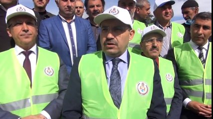 Bitlis’te Temizlik Seferberliği, Vali Yelek Giyip Eldiven Takarak Çöp Topladı