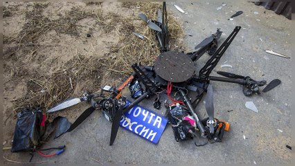 Falnak ment, és darabokra tört első útján egy postai drón