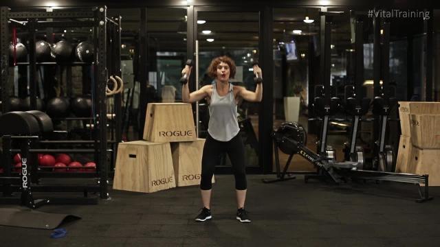 L'exercice de l'ouverture-poitrine avec haltères + squat_#VitalTraining