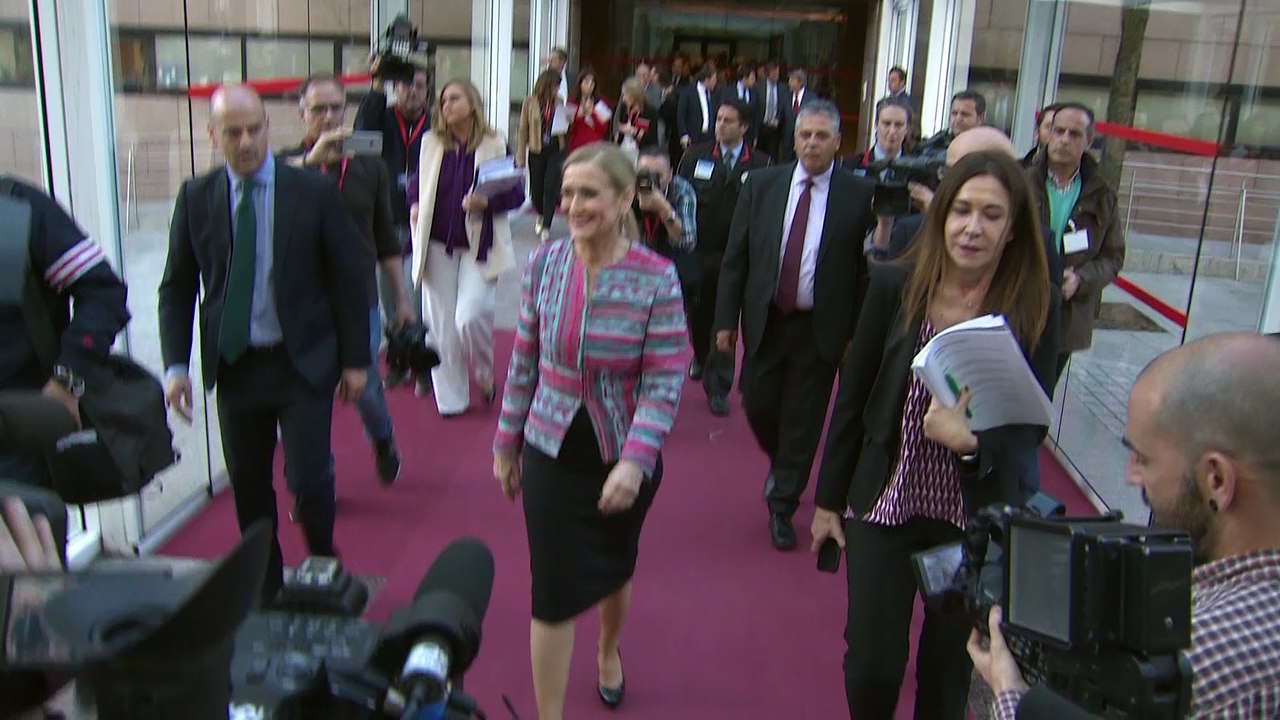 Cifuentes se defiende y la oposición plantea moción de censura