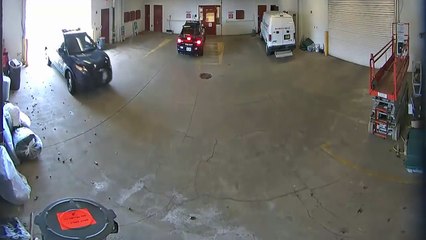 Prisoner Escapes From County Jail With Indiana Jones Style Move