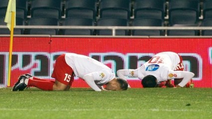 Israeli Jewish, Muslim Soccer Players Pray Together