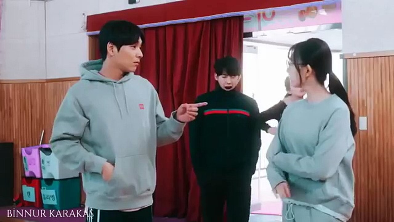 Nashe Si Chad Gayi Korean mix Hindi song Arijit Singh befikre Ranveer Singh - YouTube (360p)