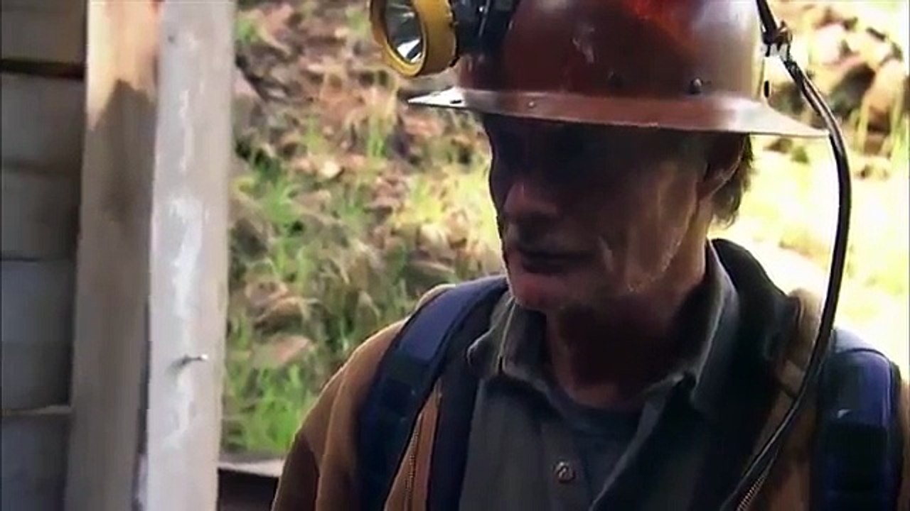 Chasseurs de pierres précieuses  surprise au fond du puits