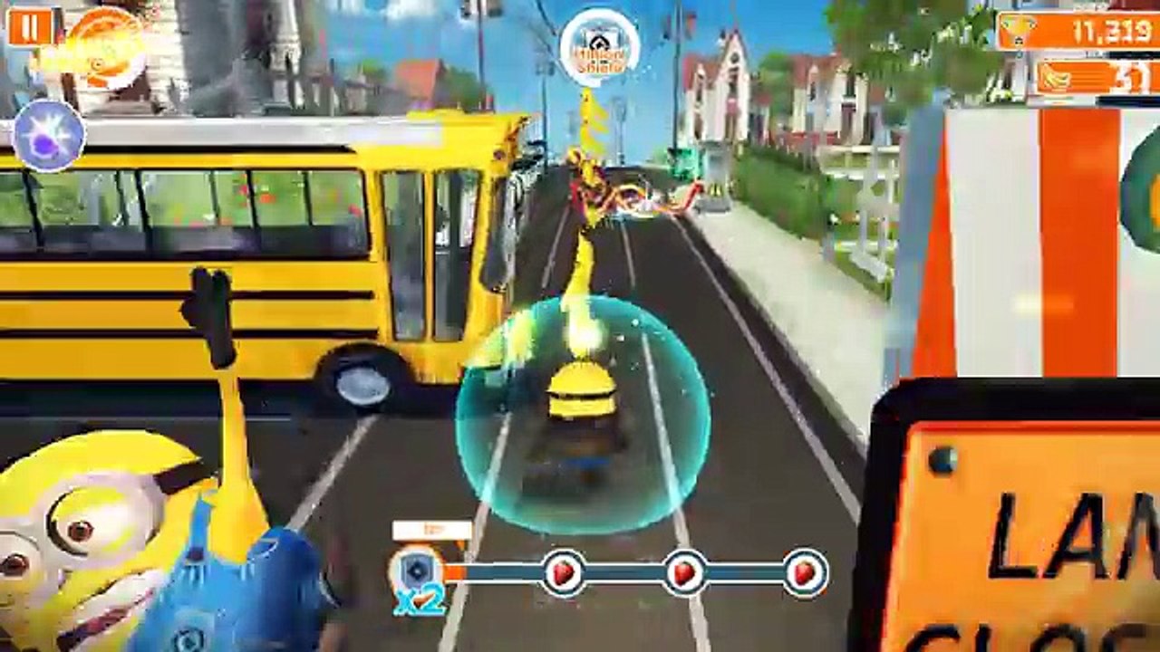 Despicable Me 2 - Minion Rush : Quarterback, Evil Minion And Vampire in Residential Area