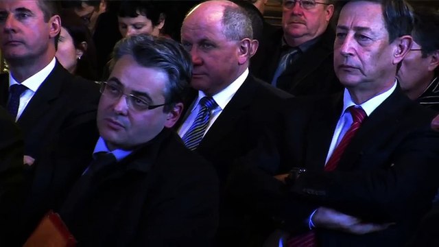 LA REVUE : La revue : Jean-Marc Charrier/Maire de Port St Louis du Rhône