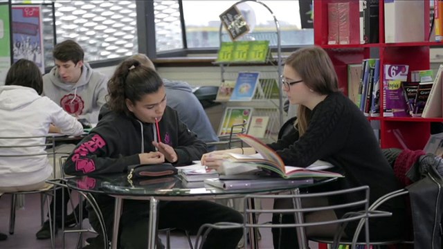 LA REVUE : La revue : Jéremy Sierra/Directeur Espace Pluriel Jeunes à Istres