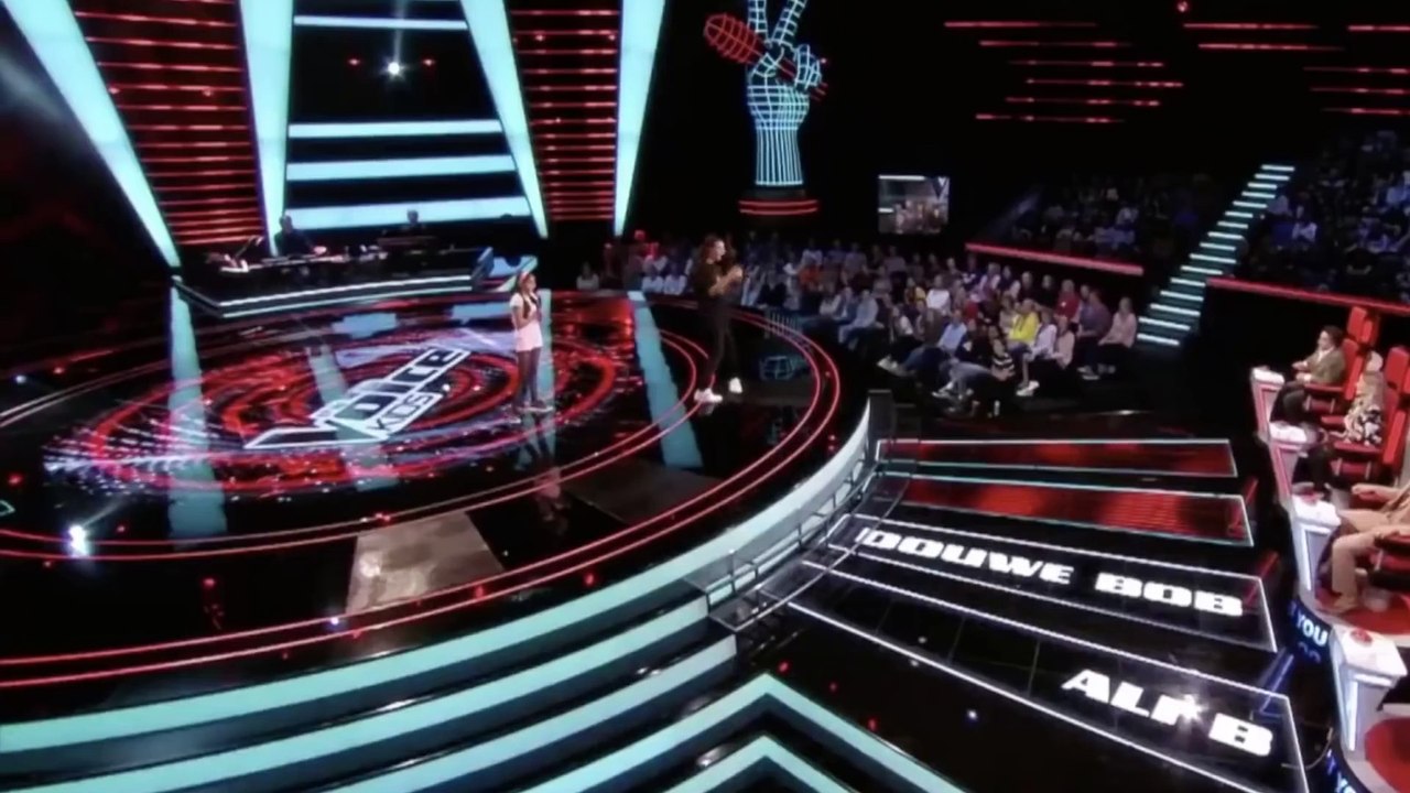 Ali B belt Kenny B bij the voice kids omdat Roya ' Parijs ' zingt (The Voice Kids 2018 )