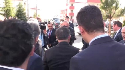 Bakan Yılmaz'dan Şehit Öğretmenin Ailesine Ziyaret
