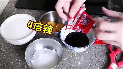 【整人計劃PRANK#16】用4倍辣醬料【韓國辣麵】自製超怪辣冰淇淋惡整Rocket吃下!!! 他的反應竟然是.. 【整人實驗】【ft Rocket Man 火箭】