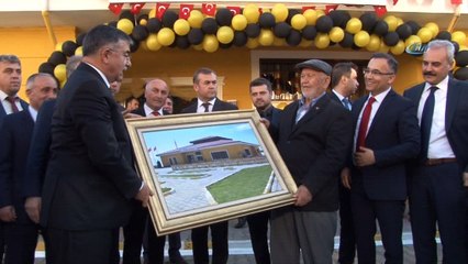 İmam hatipli kız öğrenciler Bakan Yılmaz’dan spor salonu istedi