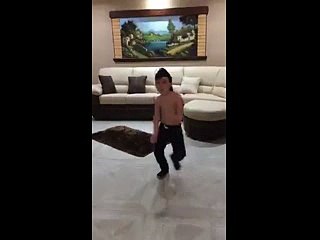 IL PICCOLO - GENNARINO - FA IMPAZZIRE IL WEB CON IL SUO BALLO