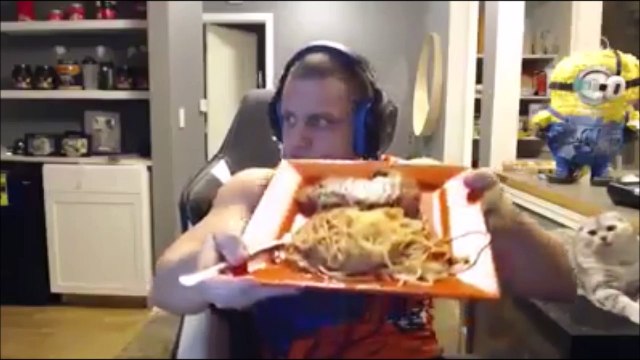 Regardez ce que je vais m'envoyer les gars... Ah non!