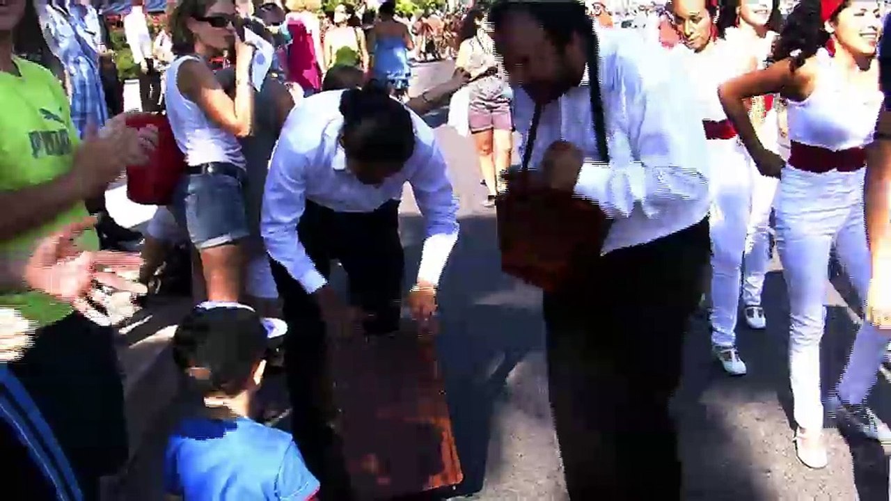 LA REVUE : La revue : Marc Peron/Président du festival de Martigues/Présentation de l'édition 2015