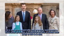 [Video] Pillan a la Reina Letizia forcejeando con Doña Sofía por una foto con las niñas