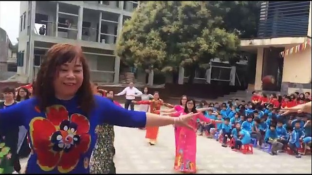 Thầy cô trường người ta : Diện áo dài nhảy Cha Cha Cha khiến học trò mê tít