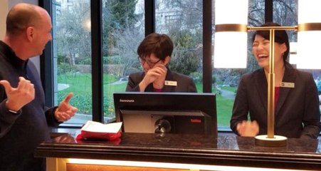 Otel, Martı İstilası Yüzünden Yasakladığı Müşterisini 20 Yıl Sonra Affetti