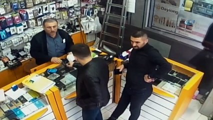 ‘Askeriz, Afrin’den geldik’ diyerek bütün ilçeyi dolandırmaya kalktılar