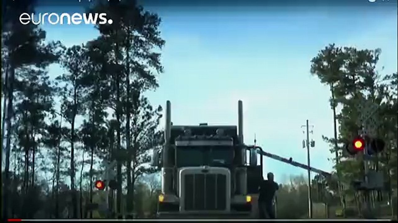 Tren tırı böyle biçti