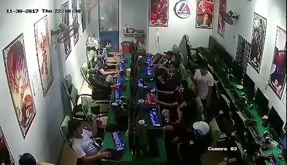 Hỗn chiến kinh hoàng bằng mã tấu và kiếm nhật trong quán net