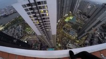 Rùng mình nhóm thanh niên quay clip mạo hiểm trên nóc nhà 38 tầng ở Sài Gòn