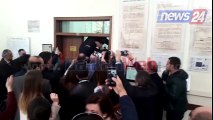 Sipër njerëzve për t’u futur në sallën e gjyqit, shihni pamjet nga incidenti në Gjykatën e Tiranës - YouTube