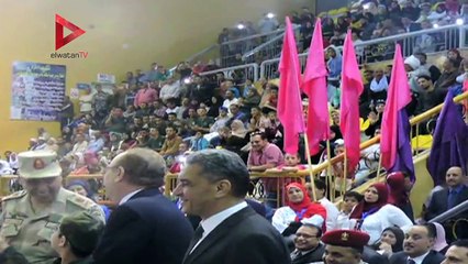 محافظ بني سويف يغني مع الأطفال نشيد الصاعقة في احتفالية الشهيد