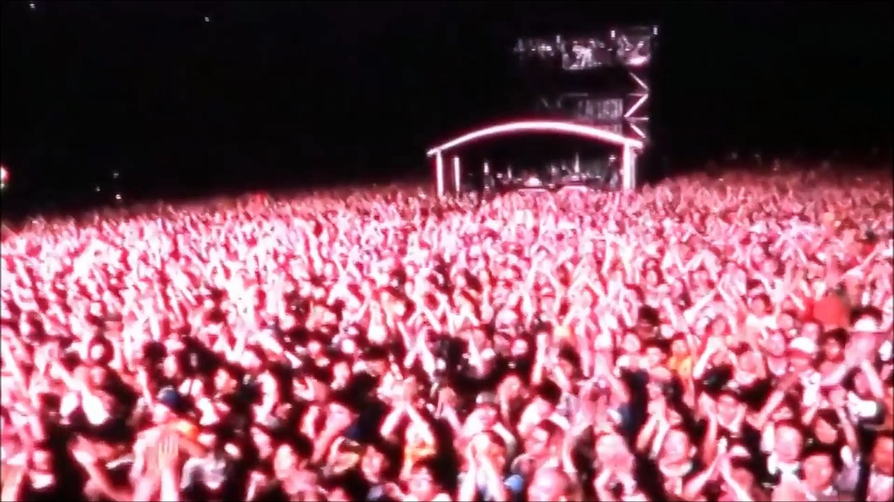 Muse- Interlude + Hysteria + Back in Black Riff, Fuji Rock Festival,  Yuzawa-machi, Japan  7/25/2015