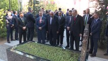 Cumhurbaşkanı Erdoğan, Alparslan Türkeş'in kabrini ziyaret etti - ANKARA