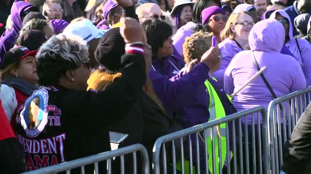 Bernie Sanders parmi la foule d'hommages à Martin Luther King